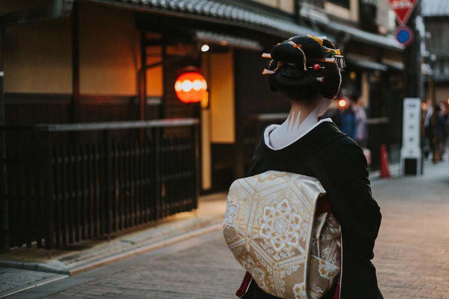 Immerse Yourself in Gion, the Geisha District